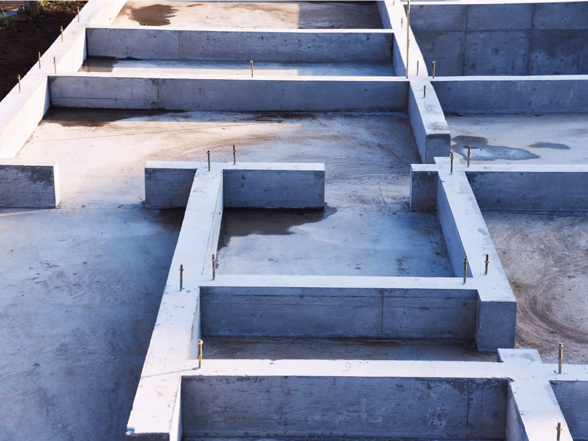 Fundamentarbeiten auf einer Baustelle
